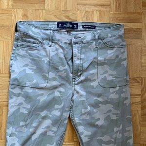 Hollister army-print high rise supper skinny jeans